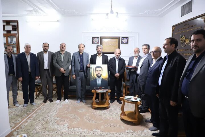 تصاویر/دیدار رئیس سازمان صداوسیما با خانواده شهید والامقام «احمد عابدی»