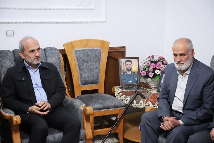 تصاویر/دیدار رئیس سازمان صداوسیما با خانواده شهید والامقام «احمد عابدی»