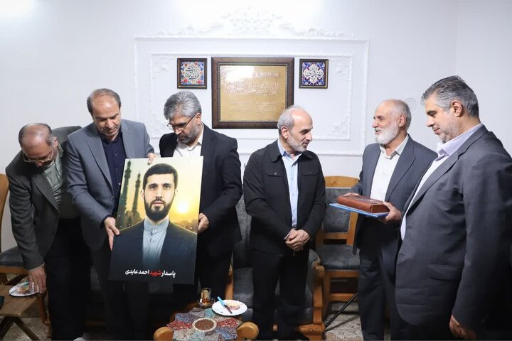 تصاویر/دیدار رئیس سازمان صداوسیما با خانواده شهید والامقام «احمد عابدی»