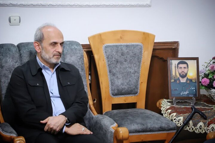 تصاویر/دیدار رئیس سازمان صداوسیما با خانواده شهید والامقام «احمد عابدی»