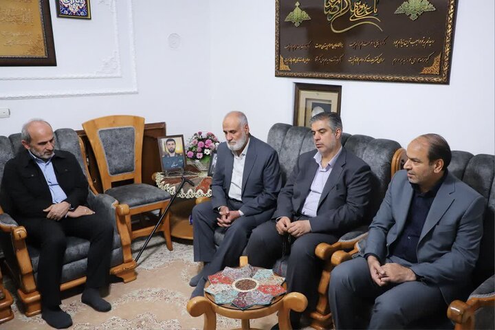 تصاویر/دیدار رئیس سازمان صداوسیما با خانواده شهید والامقام «احمد عابدی»