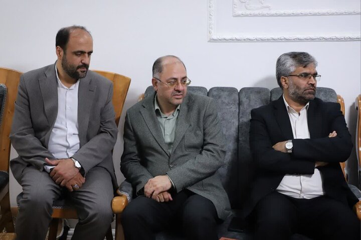 تصاویر/دیدار رئیس سازمان صداوسیما با خانواده شهید والامقام «احمد عابدی»
