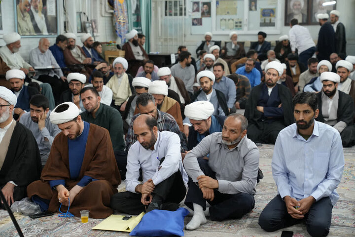 تصاویر/دیدار جمعی از اساتید و طلاب حوزه علمیه اراک با آیت‌الله اراکی