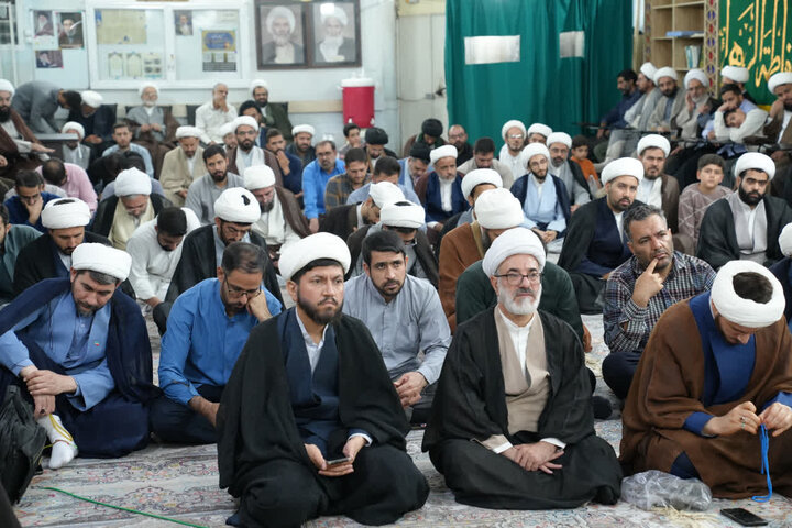 تصاویر/دیدار جمعی از اساتید و طلاب حوزه علمیه اراک با آیت‌الله اراکی