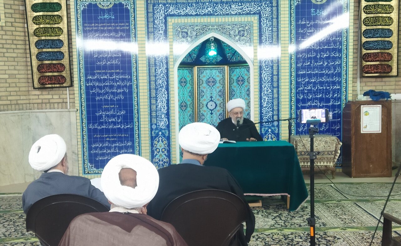 برخی بدعت‌ها در صورت غفلت به سنت تبدیل می‌شود/ ماجرای شاخه‌های گل در ماه محرم 