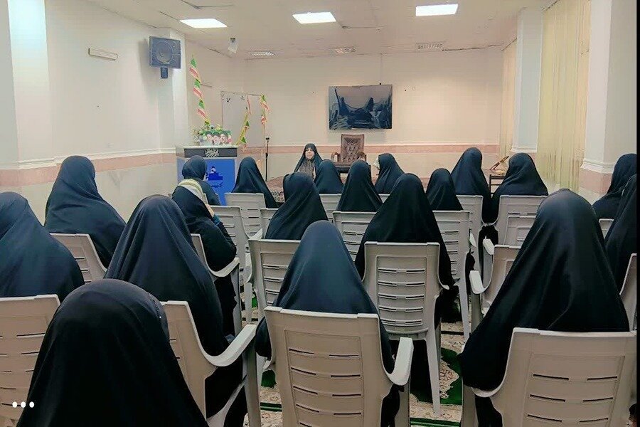 نشست سبک زندگی طلبگی در مدرسه علمیه گناوه