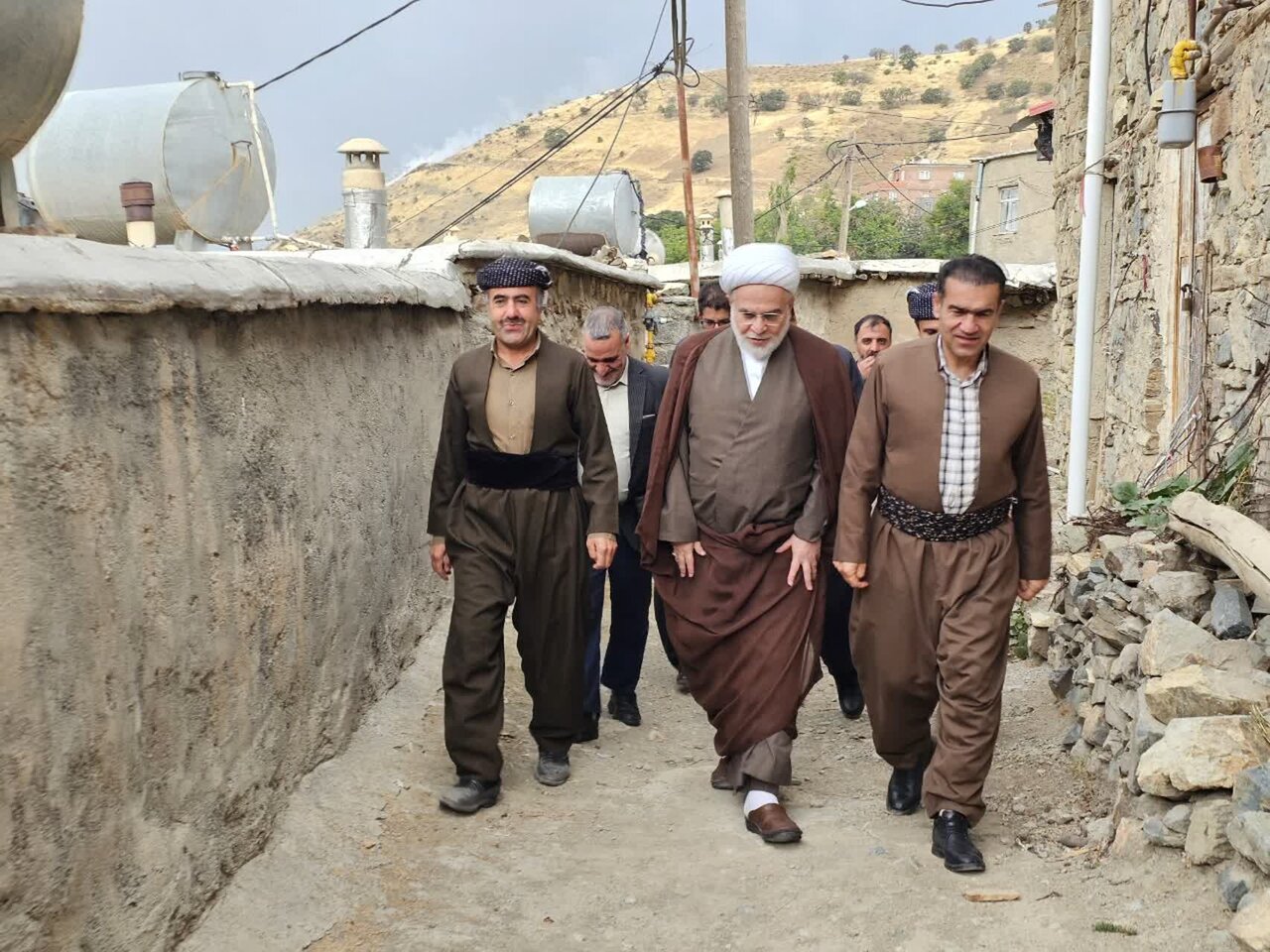 سرکشی نماینده ولی‌فقیه در کردستان از خانواده شهدای سروآباد