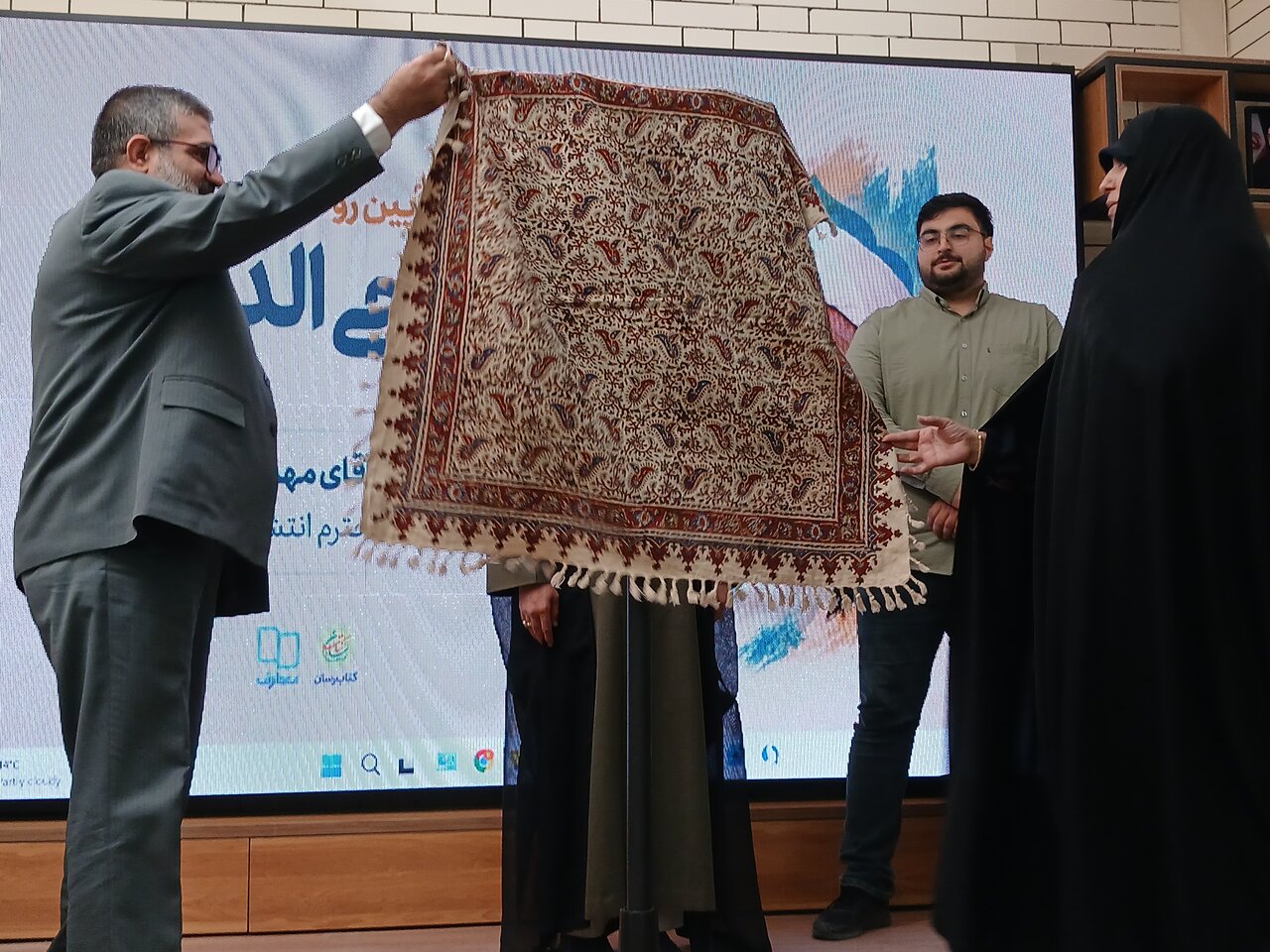 آیین رونمایی از کتاب محی‌الدین؛ برگ‌هایی از خاطرات مرحوم آیت‌الله محی‌الدین حائری شیرازی