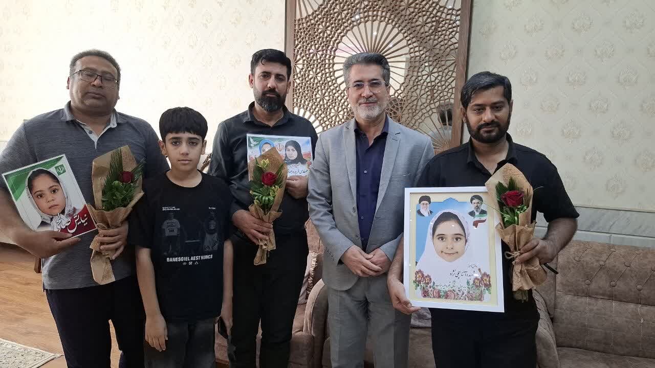 آیین استقبال از خانواده معظم شهدای مدرسه شجره طیبه میناب در کاشان برگزارشد +فیلم وتصاویر