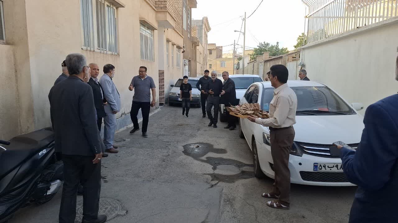 آیین استقبال از خانواده شهدای مدرسه شجره طیبه میناب در کاشان برگزار شد+تصاویر