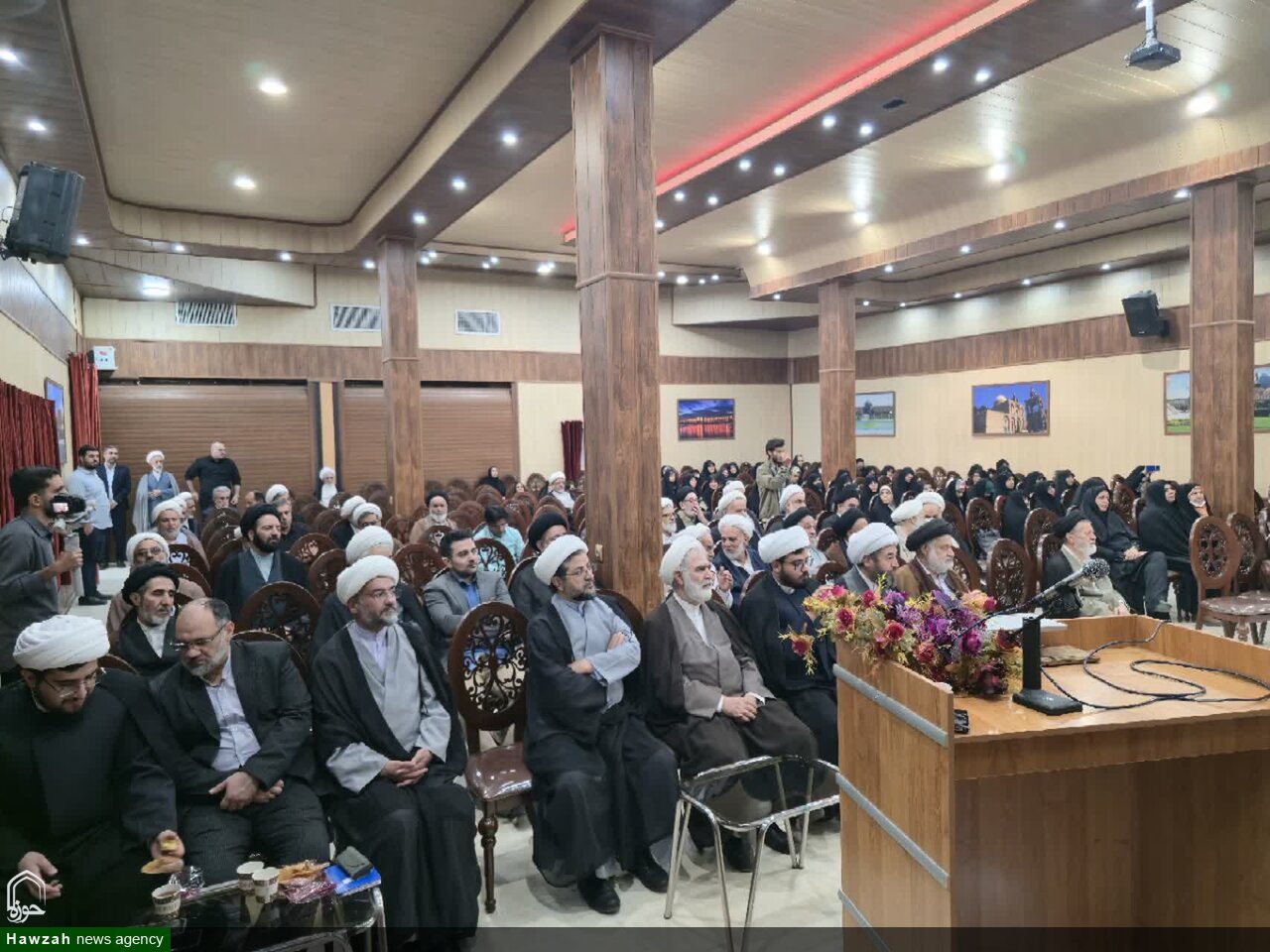 تصاویر| گردهمایی روحانیون رزمنده و ایثارگر حوزه علمیه اصفهان با حضور رئیس مرکز خدمات حوزه‌های علمیه