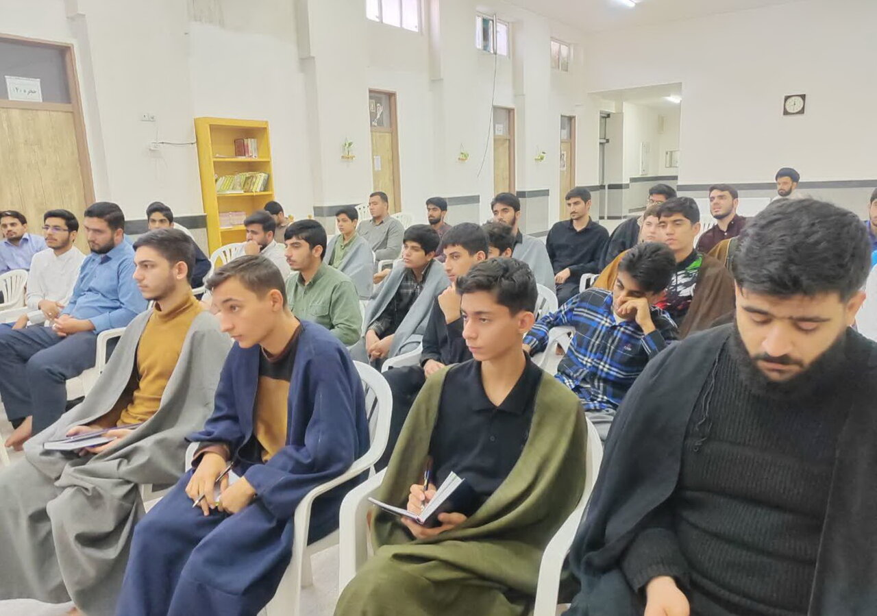  کارگاه‌ تهذیبی «عزت نفس» در مدرسه علمیه المهدی(عج) آران و بیدگل برگزار شد