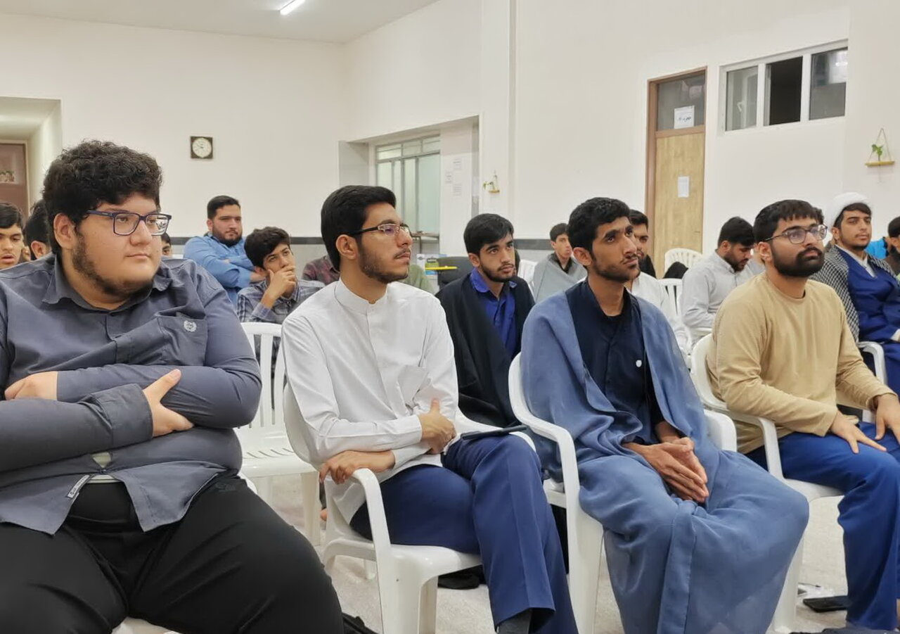 کارگاه‌ تهذیبی «عزت نفس» در مدرسه علمیه المهدی(عج) آران و بیدگل برگزار شد