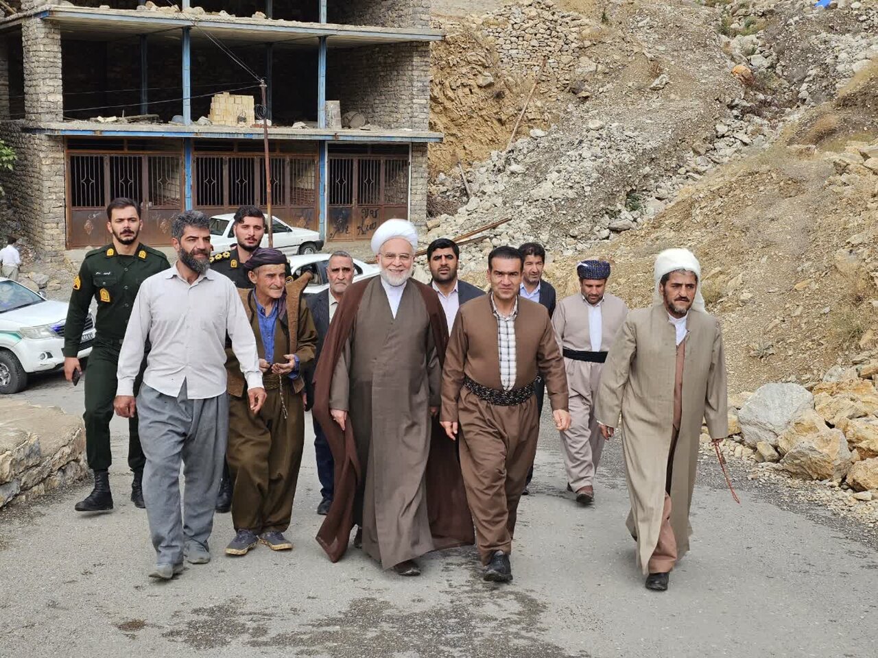 فیلم|با کمک مسئولان مشکلات موجود در سروآباد حل شود