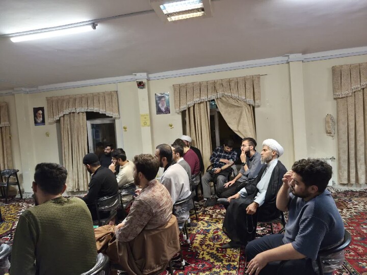 تصاویر / سومین جلسه دوره کمک‌های اولیه و آموزش سی پی آر و آموزش عملی دستگاه فشارسنج در مدرسه علمیه ولیعصر(عچ) تبریز