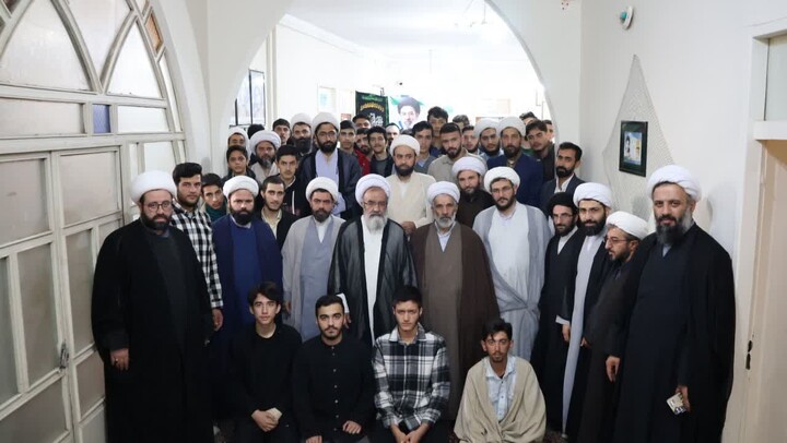تصاویر / برگزاری جلسه اخلاق حجت الاسلام و المسلمین پورمحمدی با طلاب مدرسه علمیه مراغه