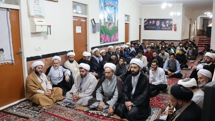 تصاویر / برگزاری جلسه اخلاق حجت الاسلام و المسلمین پورمحمدی با طلاب مدرسه علمیه مراغه