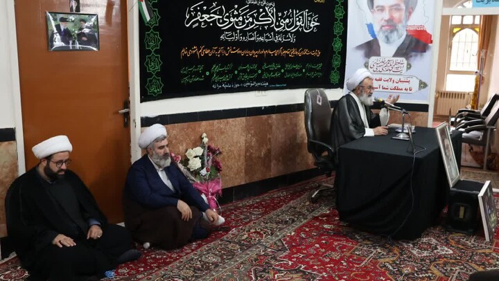 تصاویر / برگزاری جلسه اخلاق حجت الاسلام و المسلمین پورمحمدی با طلاب مدرسه علمیه مراغه