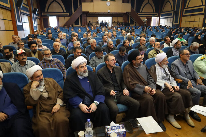 تصاویر/ حضور نماینده ولی‌فقیه مازندران در همایش تجلیل از خادمان و نقش‌آفرینان عرصه حضور در ساری
