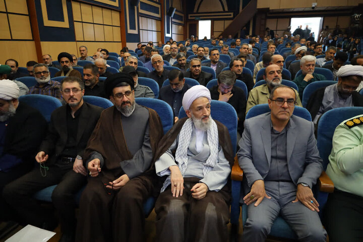 تصاویر/ حضور نماینده ولی‌فقیه مازندران در همایش تجلیل از خادمان و نقش‌آفرینان عرصه حضور در ساری