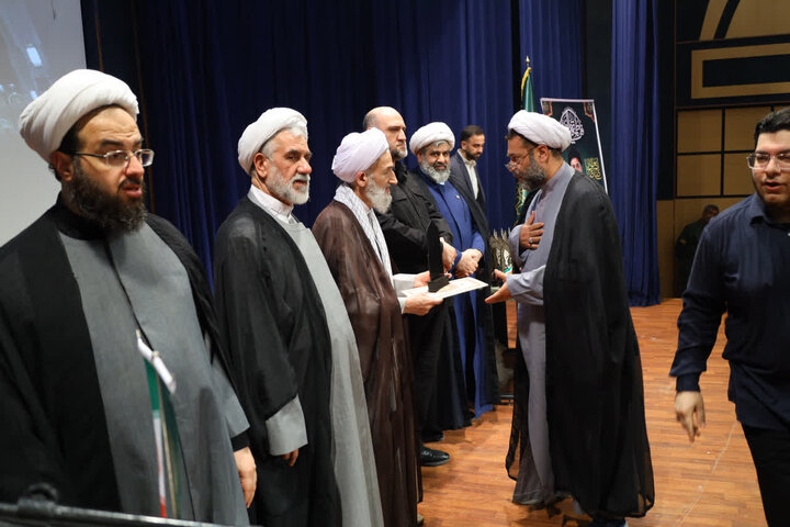 تصاویر/ حضور نماینده ولی‌فقیه مازندران در همایش تجلیل از خادمان و نقش‌آفرینان عرصه حضور در ساری
