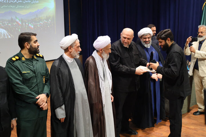 تصاویر/ حضور نماینده ولی‌فقیه مازندران در همایش تجلیل از خادمان و نقش‌آفرینان عرصه حضور در ساری