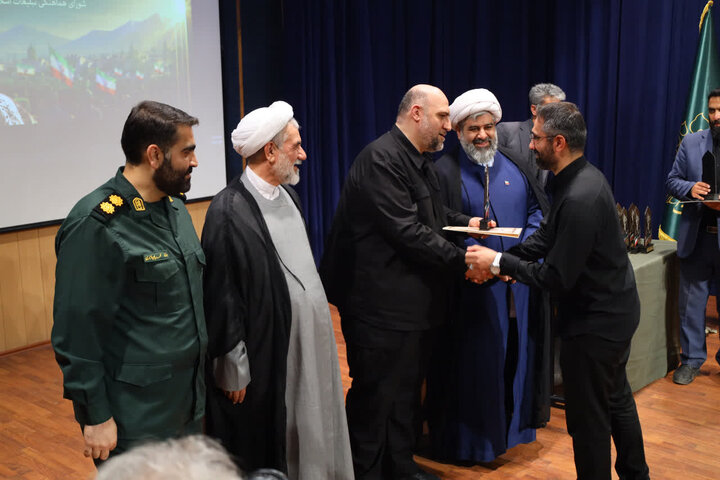 تصاویر/ حضور نماینده ولی‌فقیه مازندران در همایش تجلیل از خادمان و نقش‌آفرینان عرصه حضور در ساری
