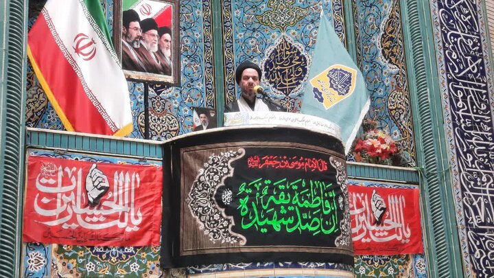 تصاویر/اقامه نماز عبادی سیاسی جمعه در خمین