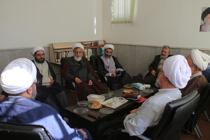 تصاویر/ برگزاری نشست بصیرتی در مدرسه علمیه امام مهدی(عج) کرمان
