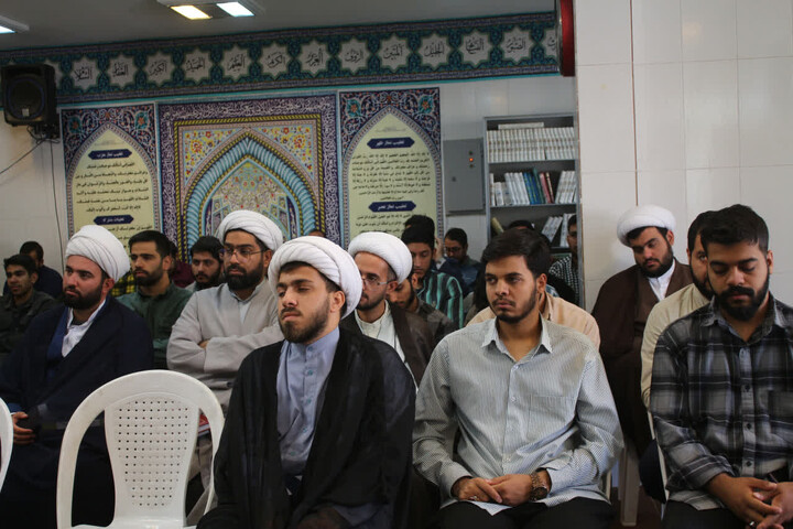 تصاویر/ برگزاری نشست بصیرتی در مدرسه علمیه امام مهدی(عج) کرمان