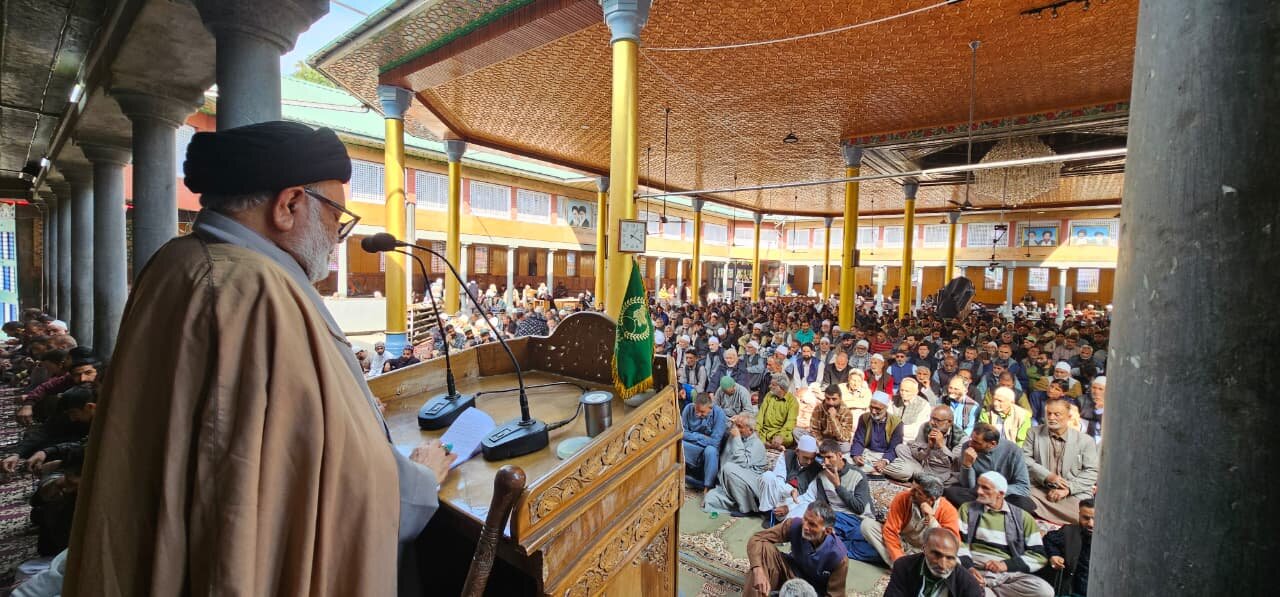 آینده امت اسلامی در گرو ایمان و تربیت قرآنی نسل جوان است