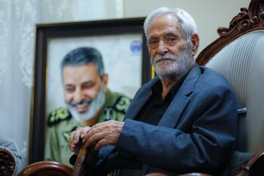 بزرگداشت پدر شهید سپهبد موسوی در قم/ پدران و مادران شهدا در اجر شهادت فرزندانشان شریک‌اند