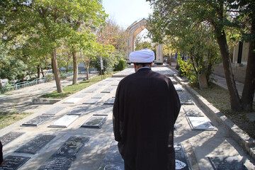 تصاویر / حضور نماینده ولی فقیه در استان همدان بر مزار علما