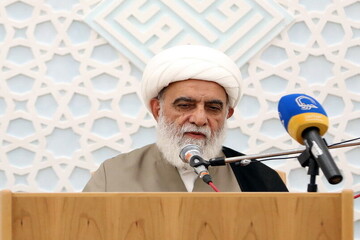 طلاب از هدف اصلی ورود به حوزه غافل نشوند/ فاطمیه ایام الحزن است