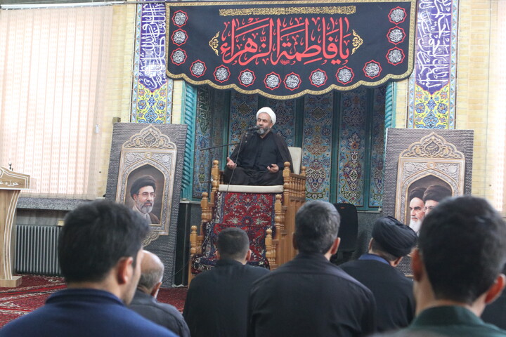 تصاویر/ روز اول فاطمیه اول در مدرسه علمیه آیت الله آخوند (ره)