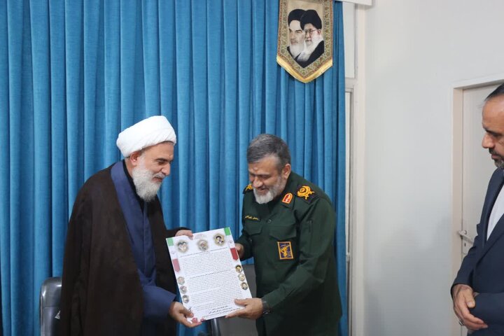 دیدار فرماند ه سپاه استان قزوین با امام جمعه شهرستان بویین زهرا