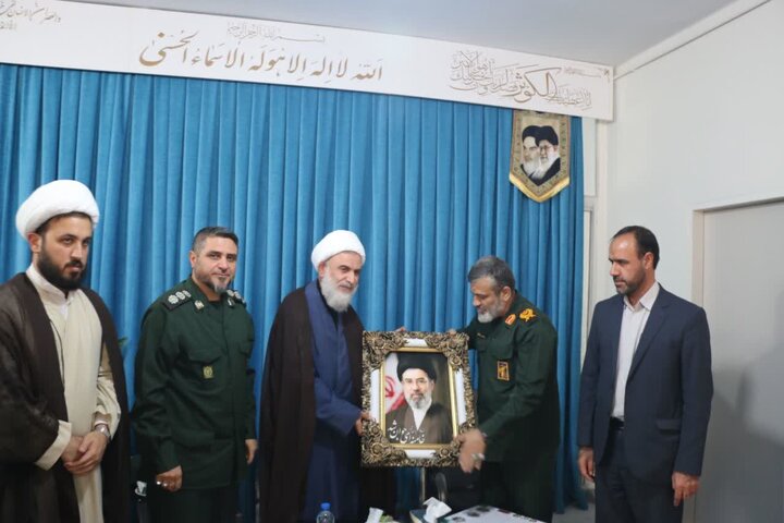 دیدار فرماند ه سپاه استان قزوین با امام جمعه شهرستان بویین زهرا