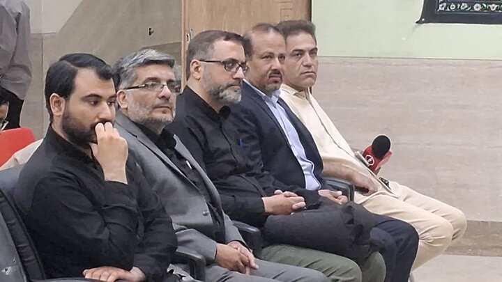 تصاویر/ سخنرانی نماینده ولی فقیه درکاشان درجمع دانش آموزان پایه اول دبیرستان پیوندی