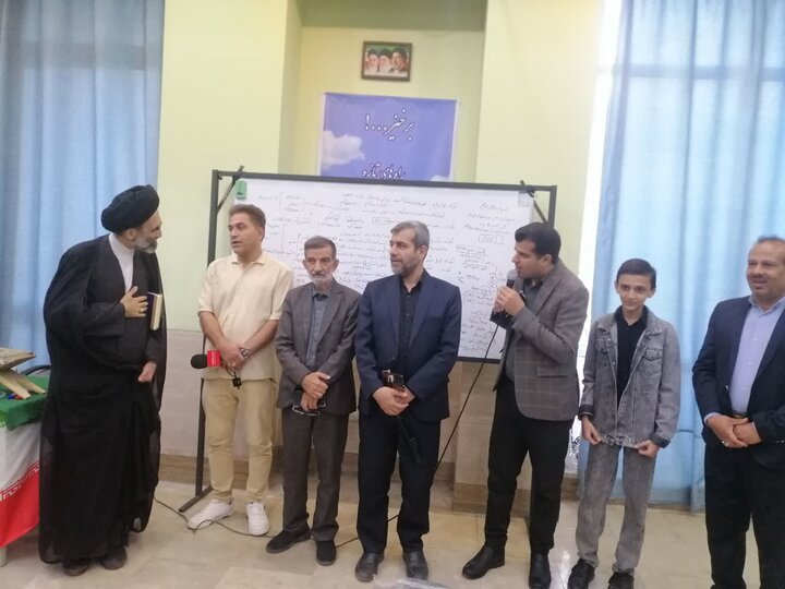 تصاویر/ سخنرانی نماینده ولی فقیه درکاشان درجمع دانش آموزان پایه اول دبیرستان پیوندی