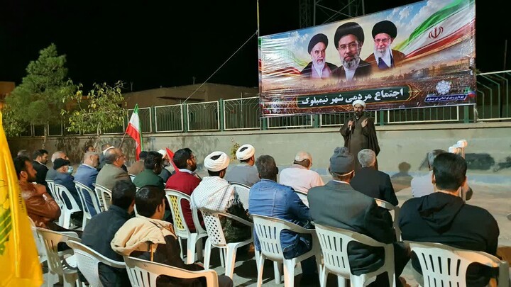 تصاویر| حضور طلاب و اساتید مدرسه علمیه امام محمد باقر(ع) در تجمع مردمی نیمبلوک