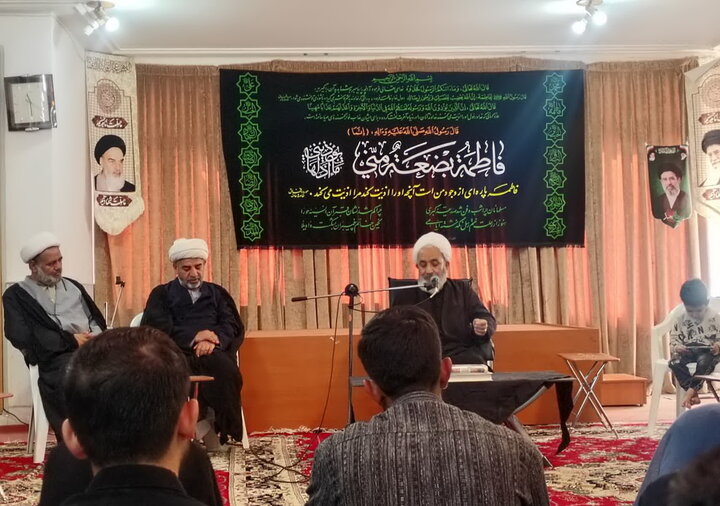تصاویر/ آیین سوگواری حضرت فاطمه (س) طلاب و اساتید مدرسه علمیه المّهدی (عج) آران و بیدگل