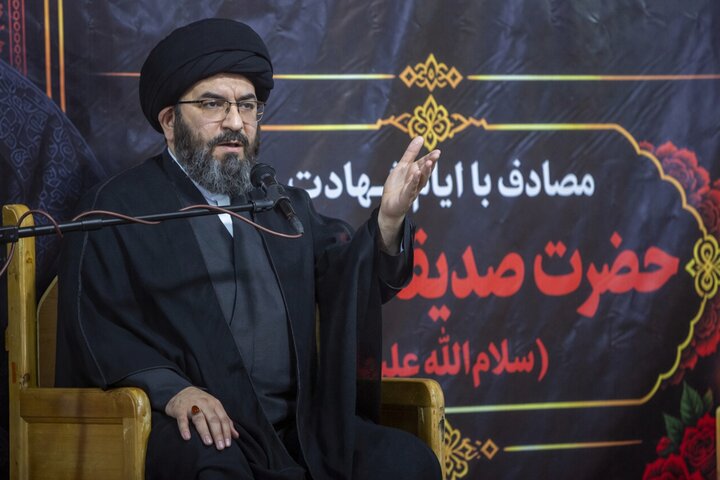 حضرت فاطمه زهرا (س) مصداق بارز ولایت‌مداری است