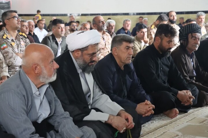 تصاویر / اقامه نماز وحدت با حضور حضور نماینده ولی فقیه در استان همدان در شهر مرزی ازگله