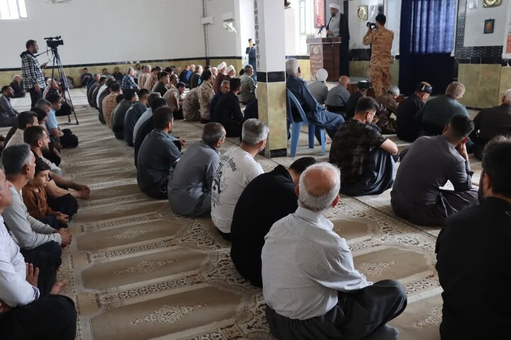 تصاویر / اقامه نماز وحدت با حضور حضور نماینده ولی فقیه در استان همدان در شهر مرزی ازگله