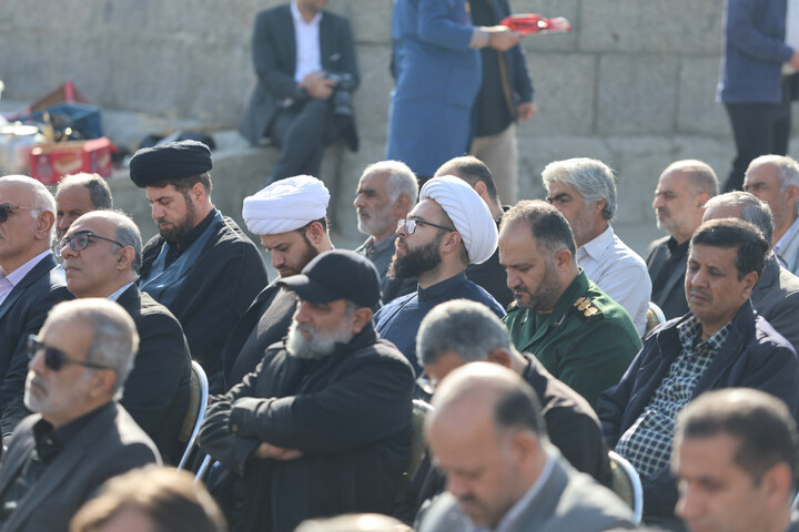 تصاویر / آیین غبارروبی مزار آیت‌الله موسوی همدانی (ره)