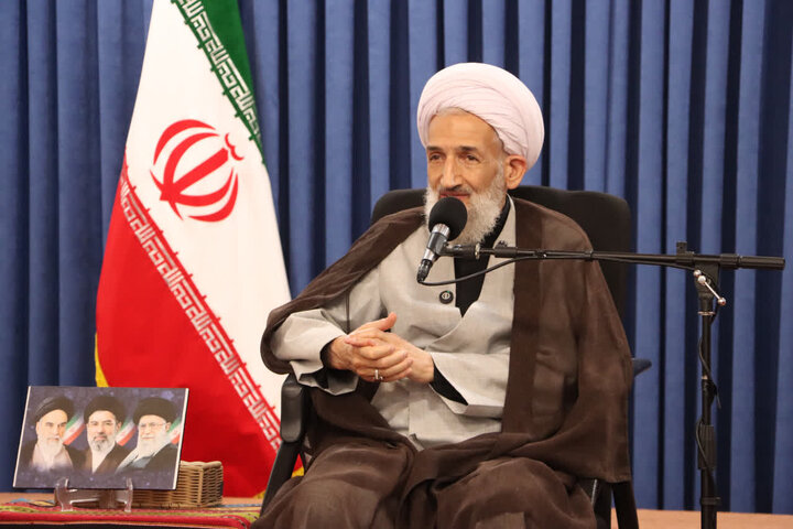 تصاویر/ نشست اعضای ستاد چهارمین جشنواره حیات فاطمی آمل با نماینده ولی فقیه در استان مازندران