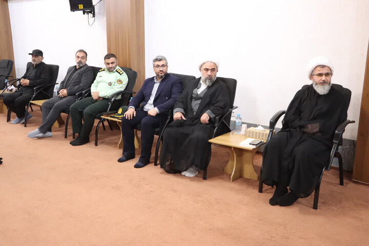 تصاویر/ نشست اعضای ستاد چهارمین جشنواره حیات فاطمی آمل با نماینده ولی فقیه در استان مازندران