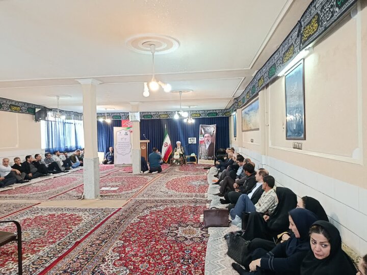 تصاویر/دیدار با مدیرعامل اداره ورزش و جوانان با نماینده ولی‌فقیه در استان مرکزی