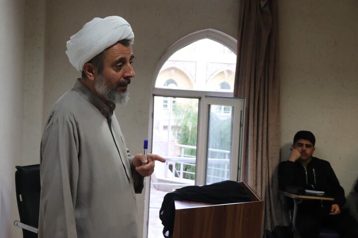 تصاویر/ کلاس مشاوره تربیتی و آموزشی طلاب مدرسه علمیه شهید امام خامنه ای ارومیه