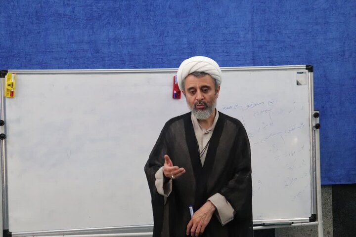 تصاویر/ کلاس مشاوره تربیتی و آموزشی طلاب مدرسه علمیه شهید امام خامنه ای ارومیه